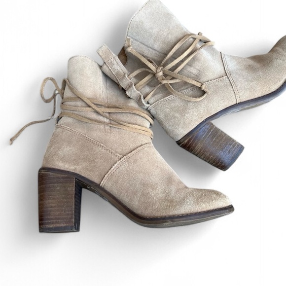 Toms Mila Bootie Ankle Boot Suede Leather Sz 8 Spring Boho Festival - Picture 1 of 10